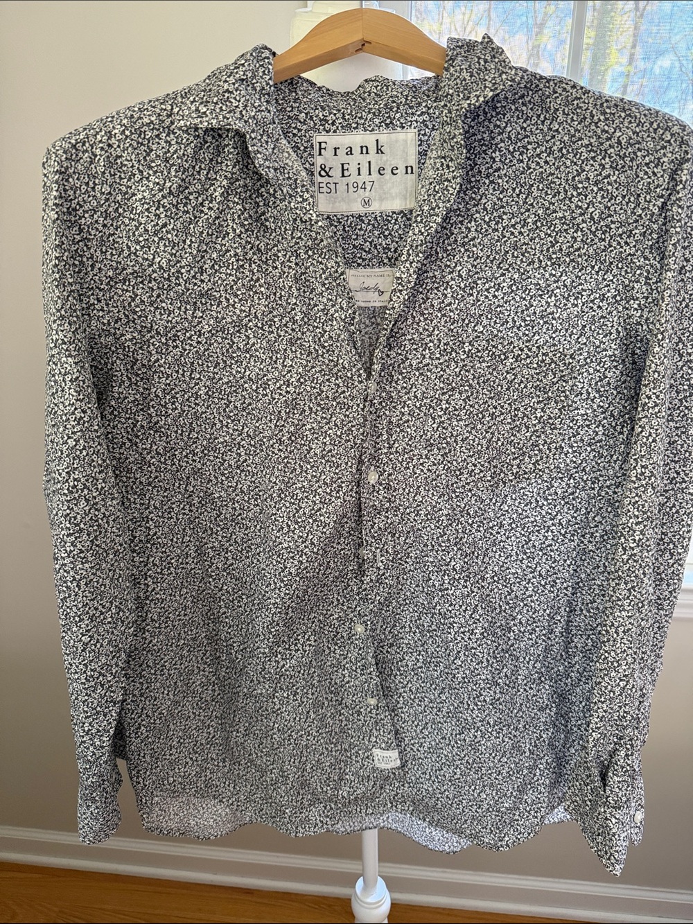 FRANK & EILEEN “JOEDY” Black and White Button Up Medium Italian fabric